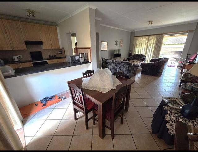 3 BEDROOM TOWNHOUSE FOR SALE IN MORELETAPARK